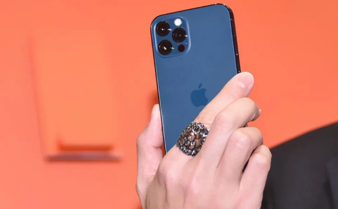 龙圩苹果手机维修分享iPhone12系列重启方法教程 